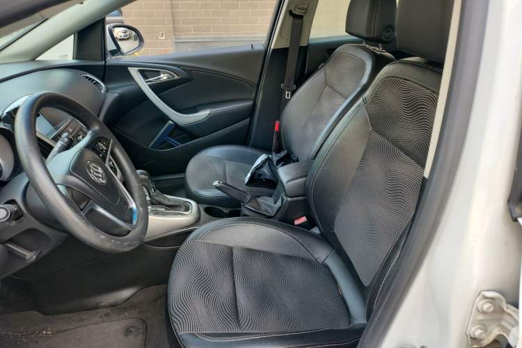 Used Buick GT 2014 XT 1.6L Automatic Fashion Edition Left Front Seat