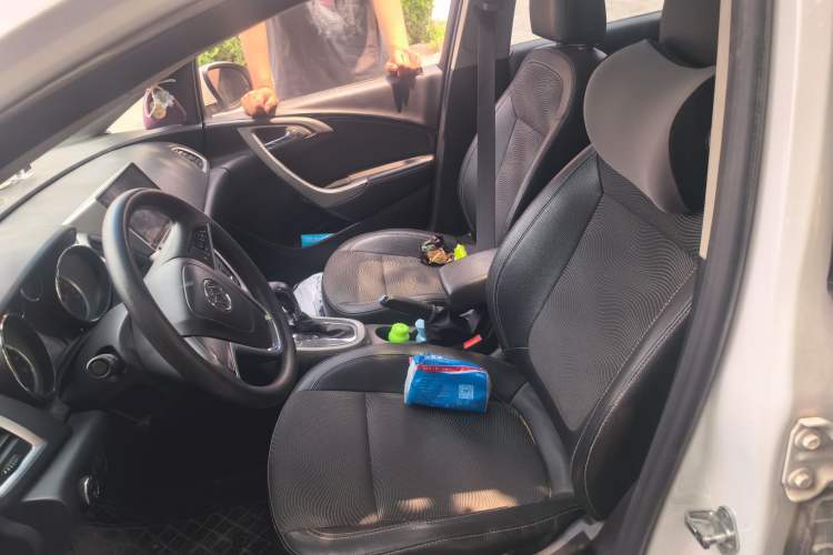 Used Buick GT 2014 XT 1.6L Automatic Fashion Edition Left Front Seat