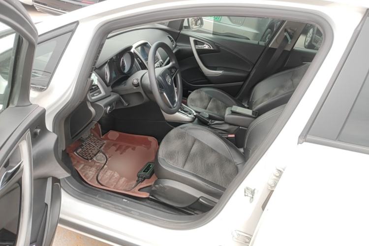 Used Buick GT 2014 XT 1.6L Automatic Fashion Edition Left Front Seat