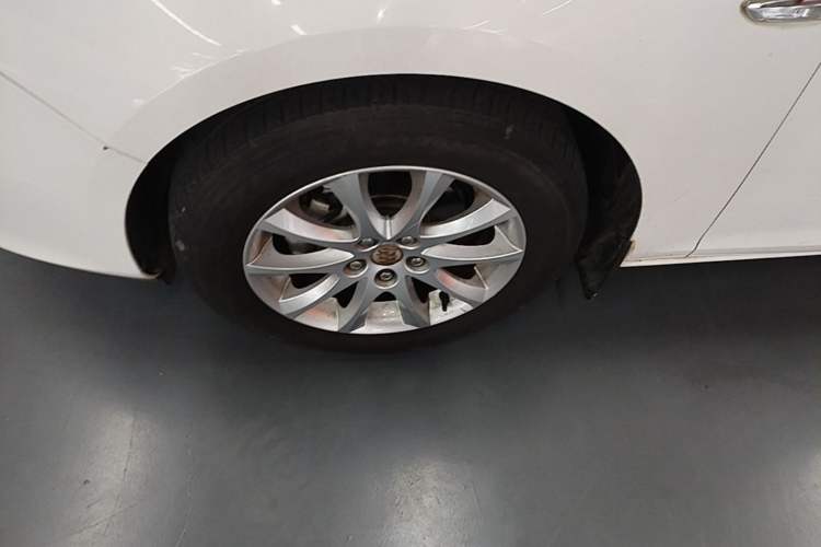 Used Buick GT 2014 XT 1.6L Automatic Fashion Edition Left Front Wheel Hub