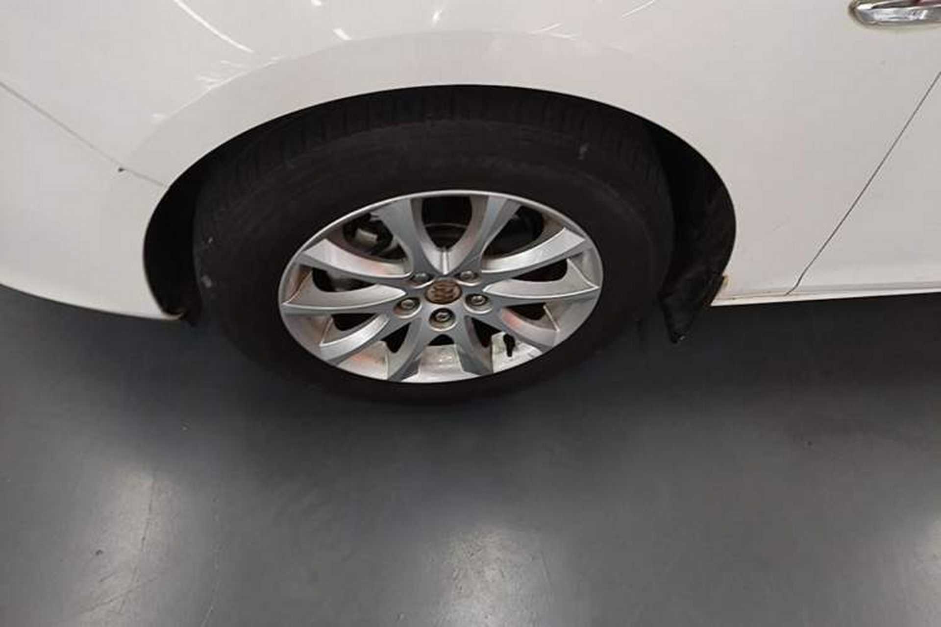 Used Buick GT 2014 XT 1.6L Automatic Fashion Edition Left Front Wheel Hub