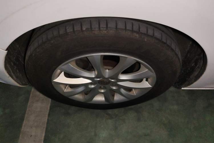 Used Buick GT 2014 XT 1.6L Automatic Fashion Edition Left Front Wheel Hub
