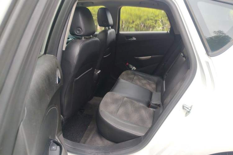 Used Buick GT 2014 XT 1.6L Automatic Fashion Edition Left Rear Seat