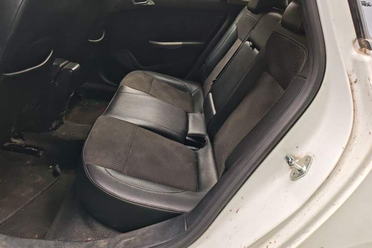Used Buick GT 2014 XT 1.6L Automatic Fashion Edition Left Rear Seat