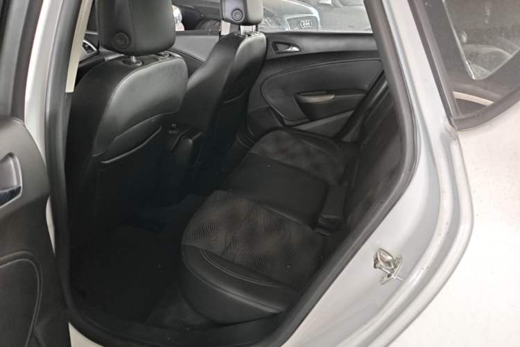 Used Buick GT 2014 XT 1.6L Automatic Fashion Edition Left Rear Seat