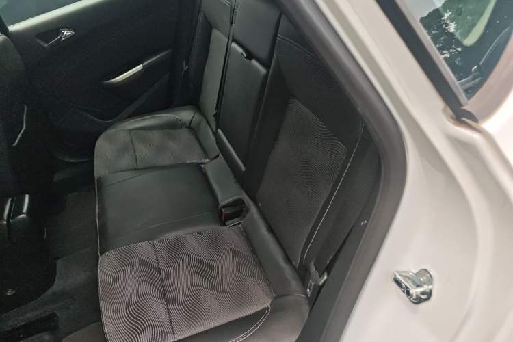 Used Buick GT 2014 XT 1.6L Automatic Fashion Edition Left Rear Seat