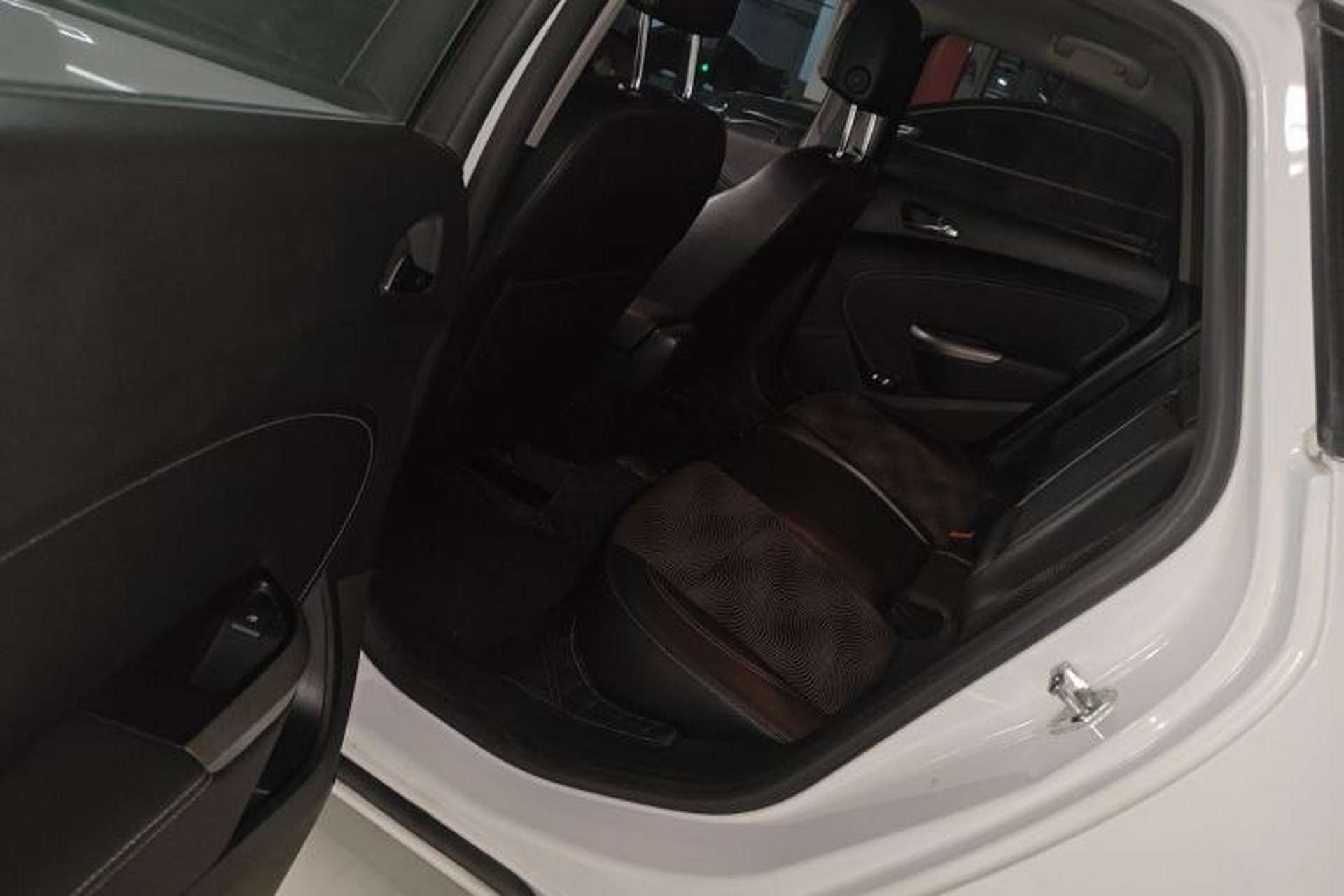 Used Buick GT 2014 XT 1.6L Automatic Fashion Edition Left Rear Seat