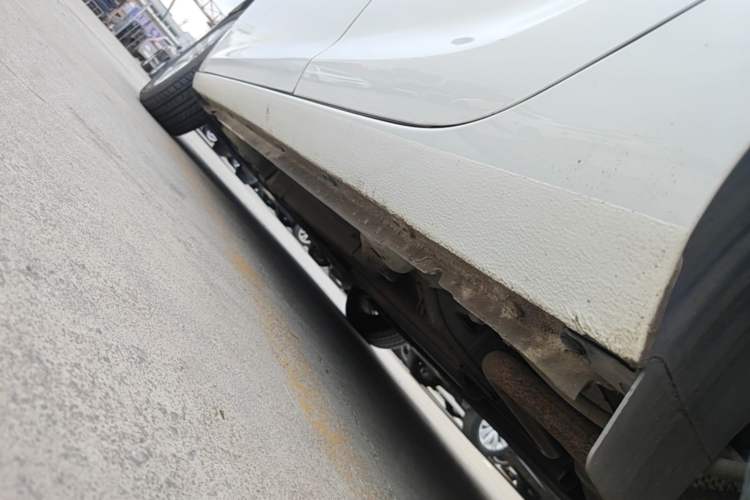 Used Buick GT 2014 XT 1.6L Automatic Fashion Edition Left Side Sill
