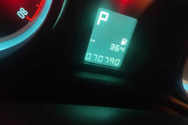 Used Buick GT 2014 XT 1.6L Automatic Fashion Edition Odometer Close Up
