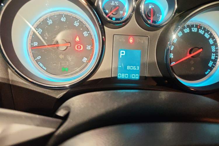 Used Buick GT 2014 XT 1.6L Automatic Fashion Edition Odometer Close Up