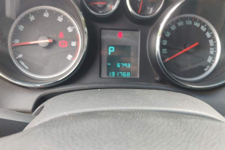 Used Buick GT 2014 XT 1.6L Automatic Comfort Edition Odometer Close Up