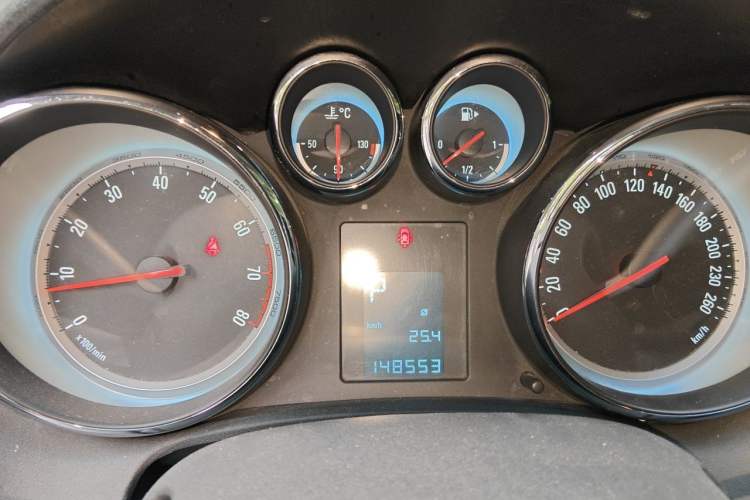 Used Buick GT 2014 XT 1.6L Automatic Fashion Edition Odometer Close Up