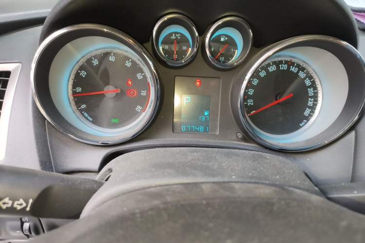 Used Buick GT 2014 XT 1.6L Automatic Fashion Edition Odometer Close Up