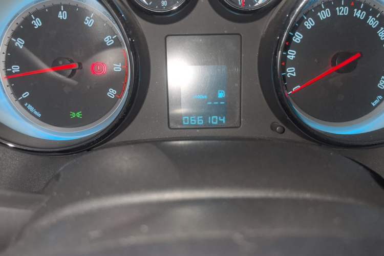 Used Buick GT 2014 XT 1.6L Automatic Fashion Edition Odometer Close Up