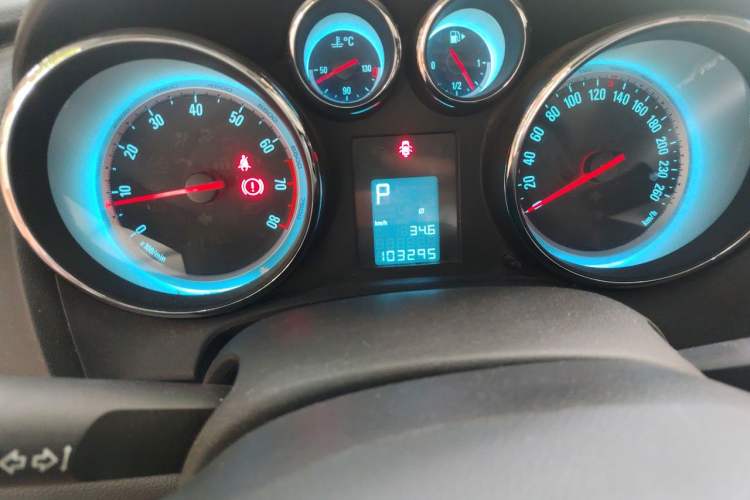 Used Buick GT 2014 XT 1.6L Automatic Fashion Edition Odometer Close Up