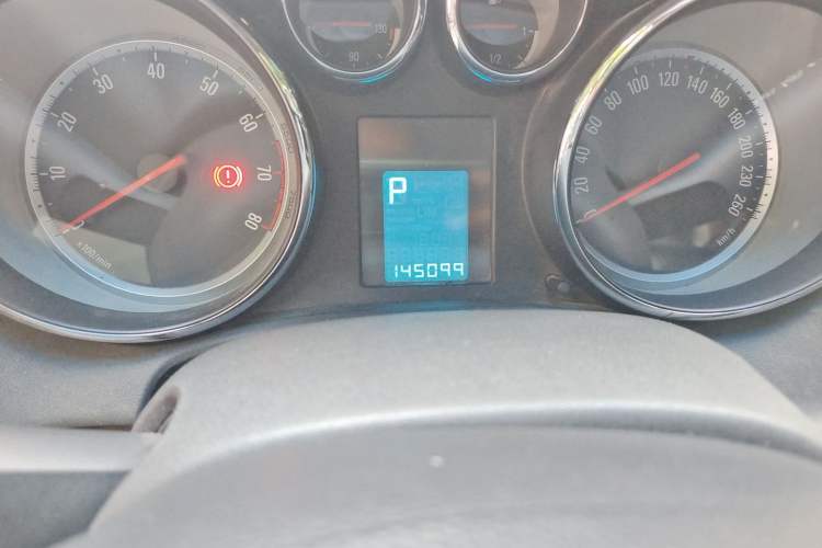 Used Buick GT 2014 XT 1.6L Automatic Fashion Edition Odometer Close Up