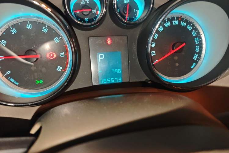 Used Buick GT 2014 XT 1.6L Automatic Fashion Edition Odometer Close Up