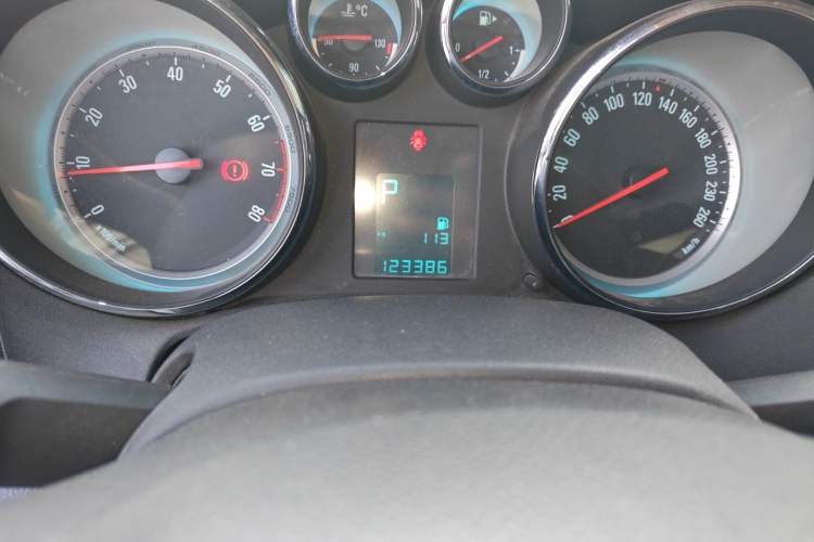 Used Buick GT 2014 XT 1.6L Automatic Fashion Edition Odometer Close Up