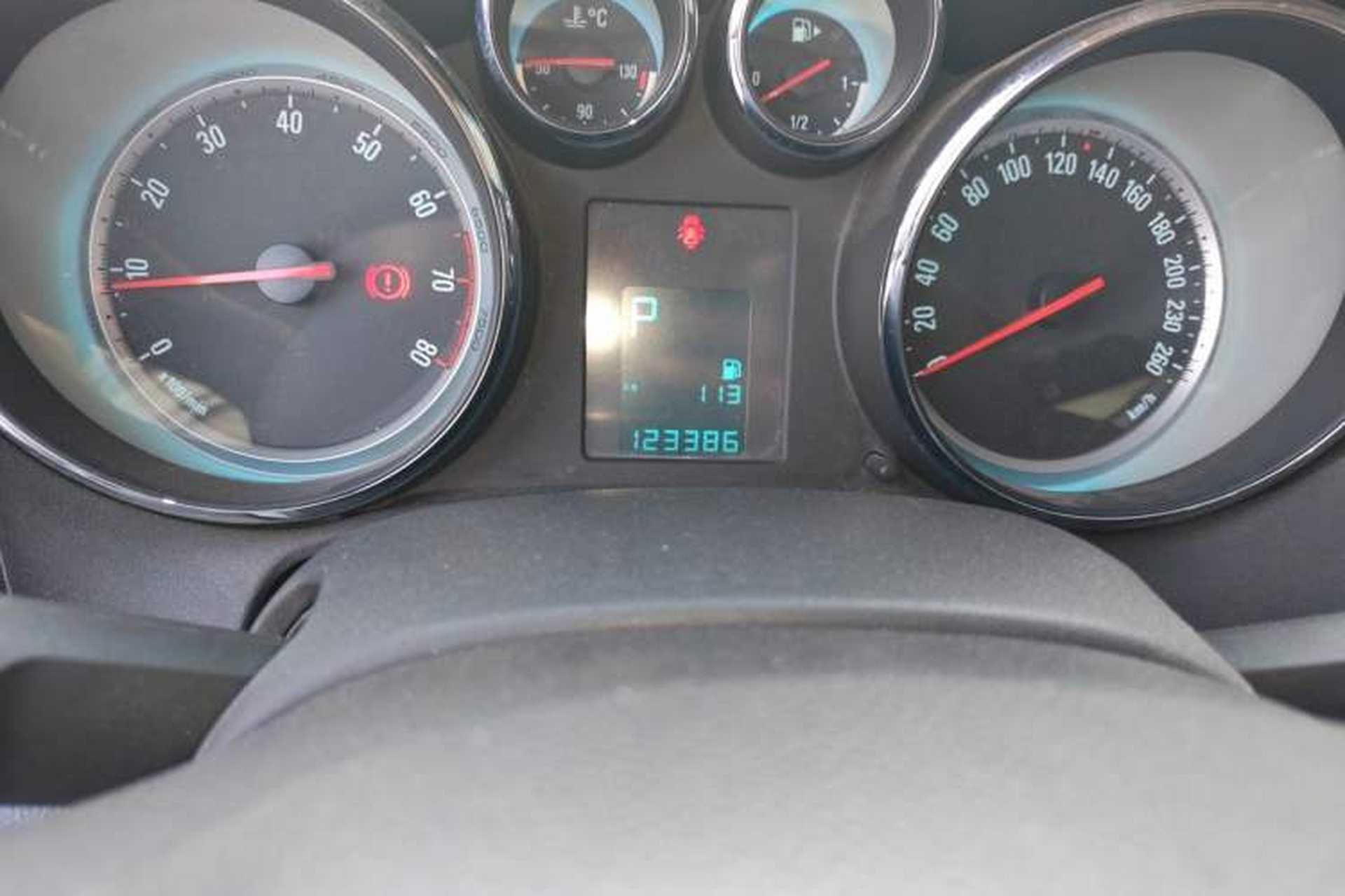 Used Buick GT 2014 XT 1.6L Automatic Fashion Edition Odometer Close Up