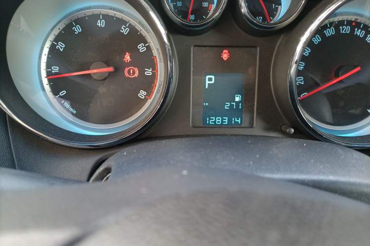 Used Buick GT 2014 XT 1.6L Automatic Fashion Edition Odometer Close Up