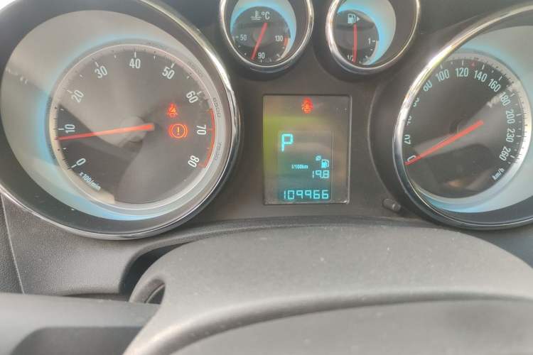 Used Buick GT 2014 XT 1.6L Automatic Fashion Edition Odometer Close Up