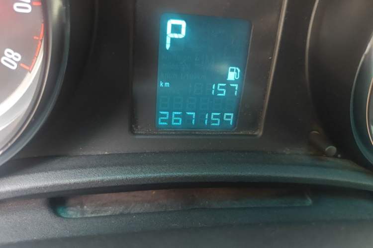 Used Buick GT 2014 XT 1.6L Automatic Fashion Edition Odometer Close Up