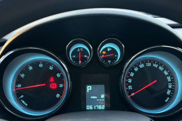 Used Buick GT 2014 XT 1.6L Automatic Fashion Edition Odometer Close Up