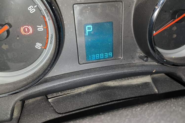 Used Buick GT 2014 XT 1.6L Automatic Fashion Edition Odometer Close Up