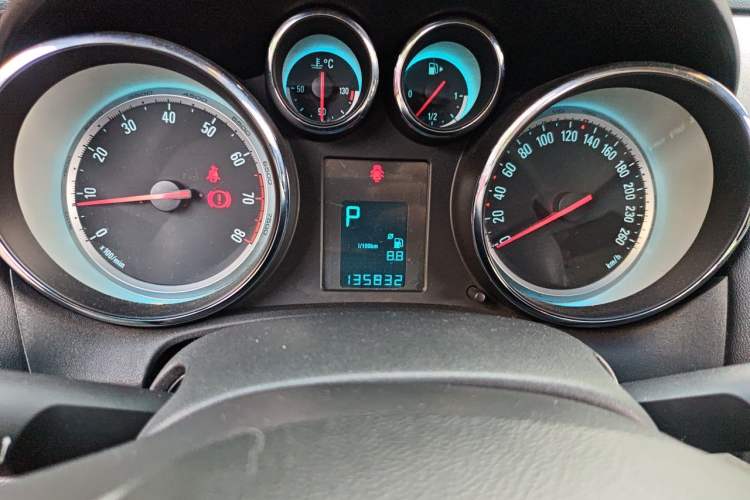 Used Buick GT 2014 XT 1.6L Automatic Fashion Edition Odometer Close Up