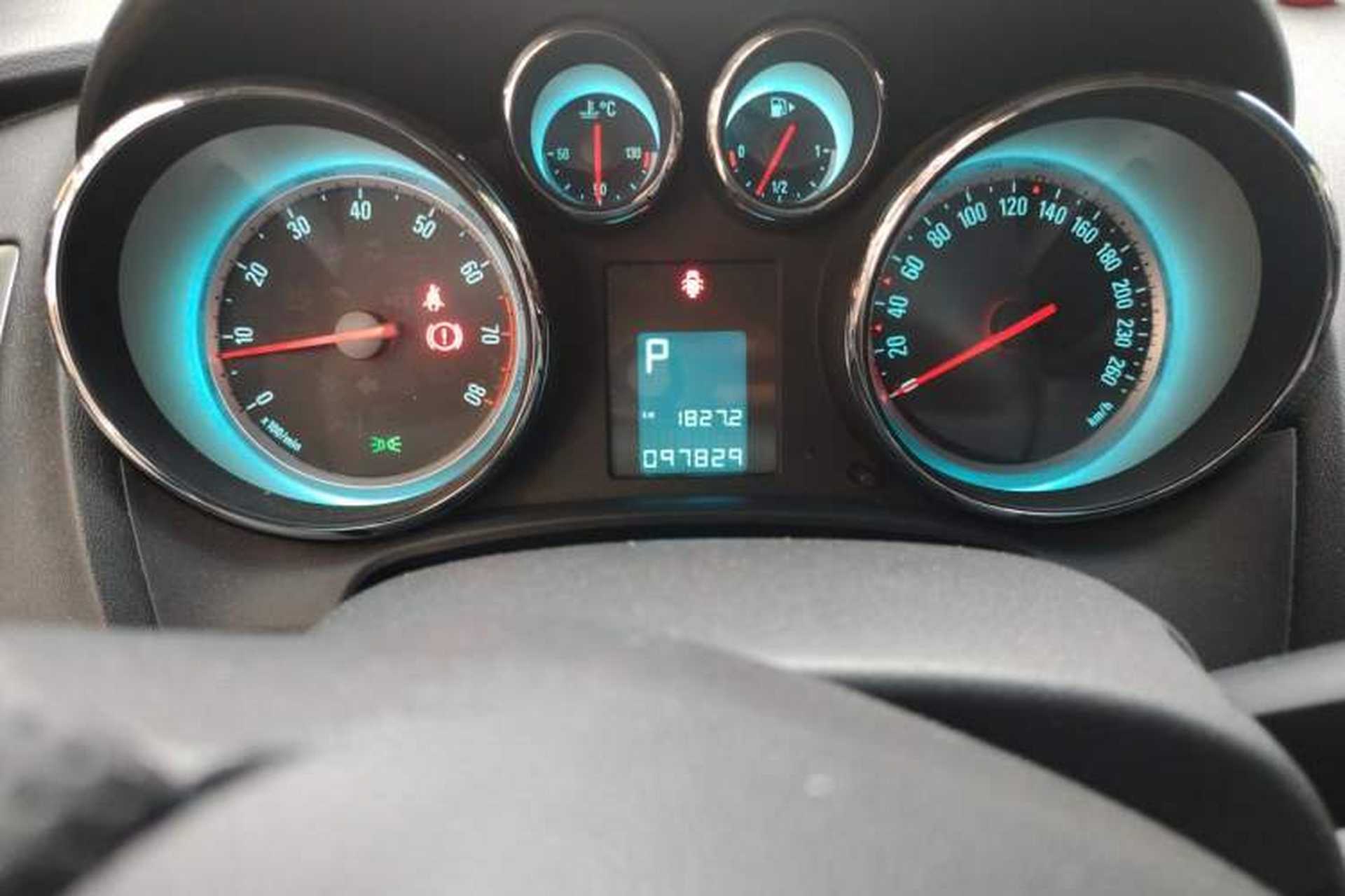Used Buick GT 2014 XT 1.6L Automatic Fashion Edition Odometer Close Up