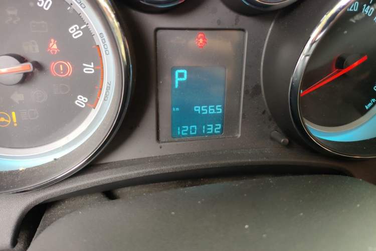 Used Buick GT 2014 XT 1.6L Automatic Fashion Edition Odometer Close Up