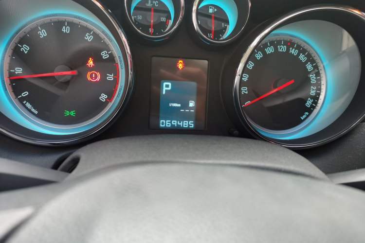 Used Buick GT 2014 XT 1.6L Automatic Fashion Edition Odometer Close Up