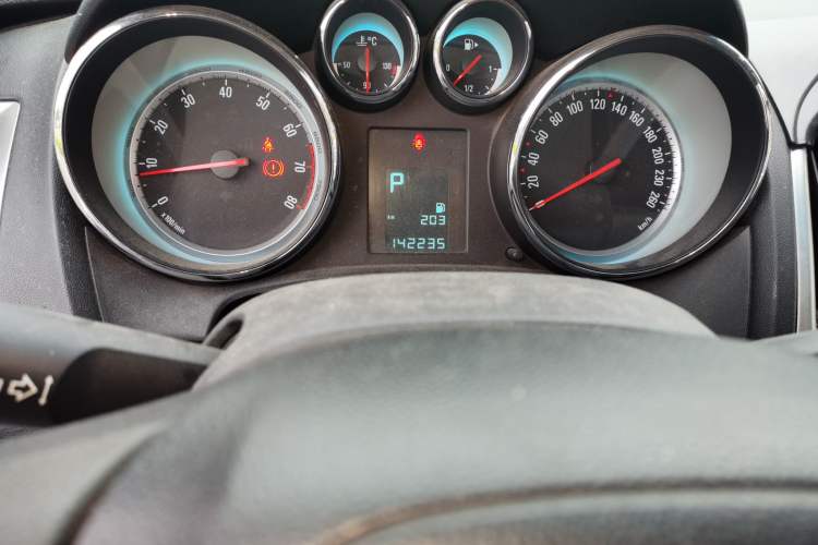 Used Buick GT 2014 XT 1.6L Automatic Fashion Edition Odometer Close Up