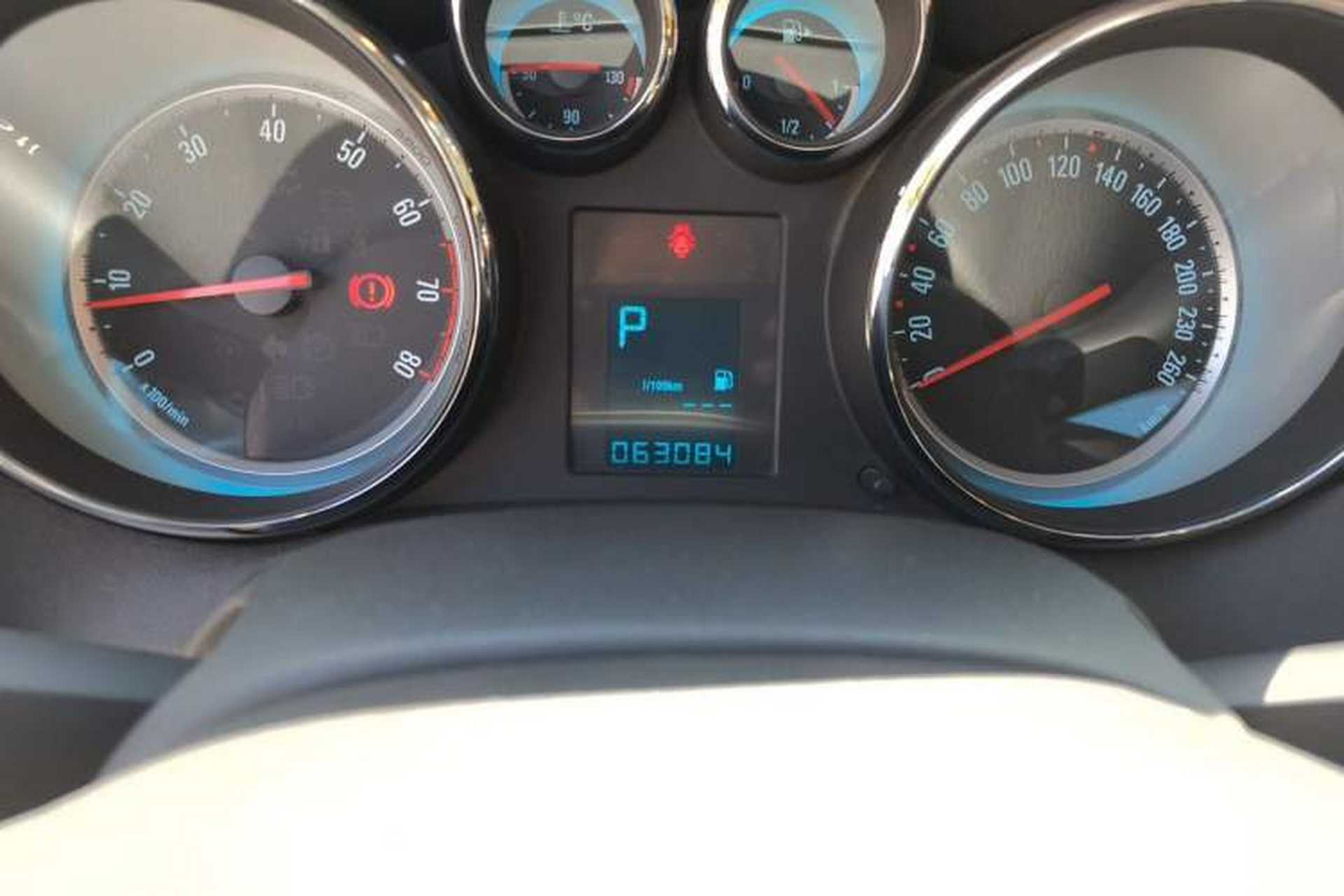 Used Buick GT 2014 XT 1.6L Automatic Fashion Edition Odometer Close Up