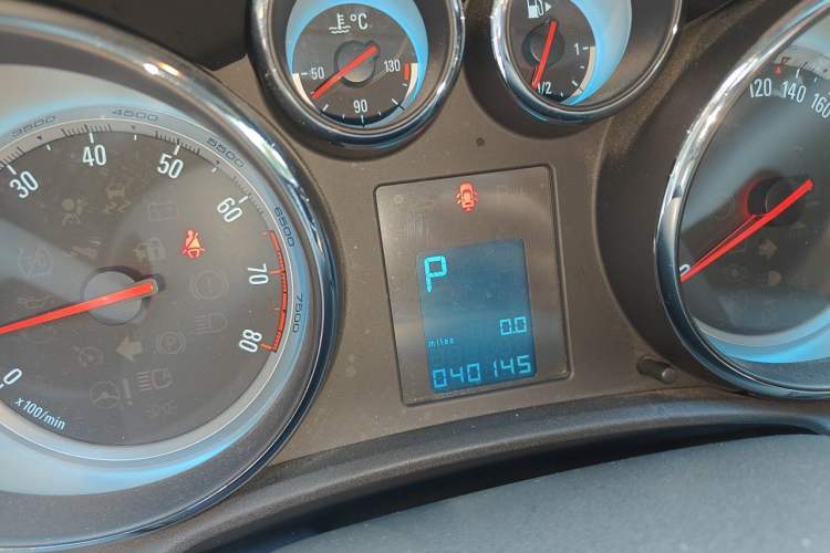 Used Buick GT 2014 XT 1.6L Automatic Fashion Edition Odometer Close Up