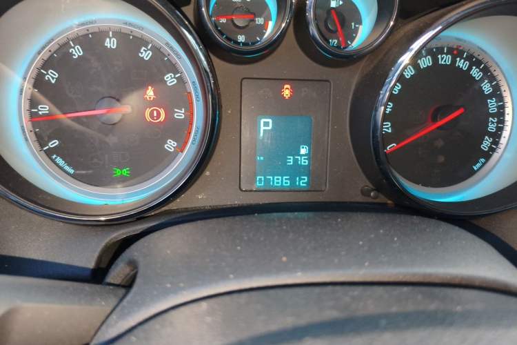 Used Buick GT 2014 XT 1.6L Automatic Fashion Edition Odometer Close Up