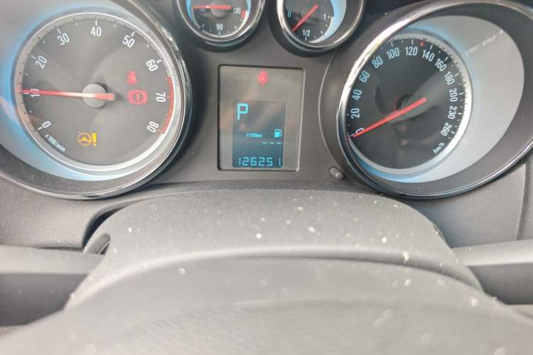 Used Buick GT 2014 XT 1.6L Automatic Fashion Edition Odometer Close Up