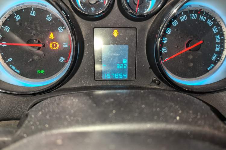 Used Buick GT 2014 XT 1.6L Manual Entry-Level Model Odometer Close Up