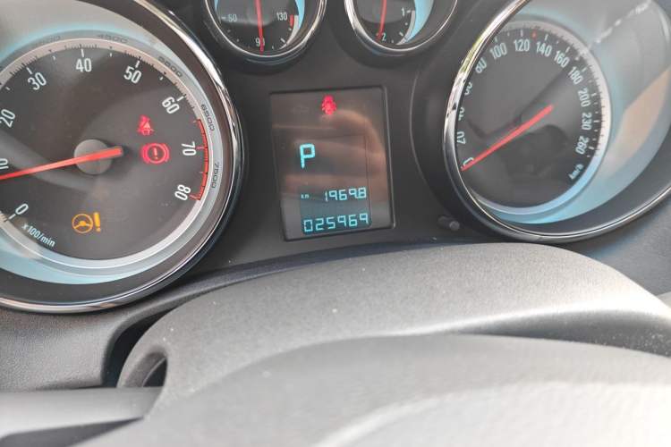 Used Buick GT 2014 XT 1.6L Automatic Fashion Edition Odometer Close Up