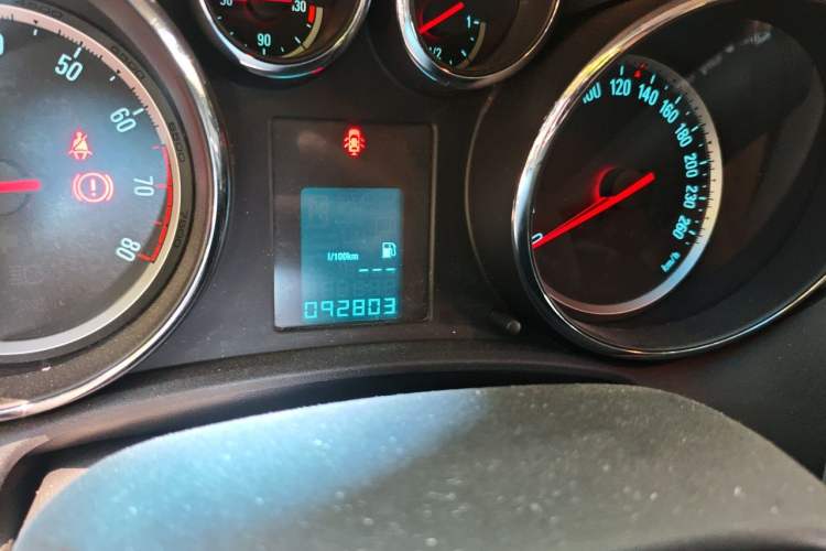 Used Buick GT 2014 XT 1.6L Manual Comfort Edition Odometer Close Up