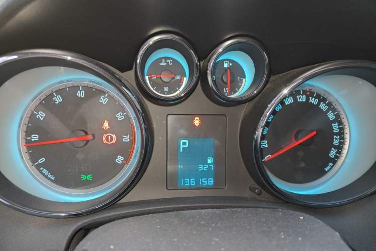 Used Buick GT 2014 XT 1.6L Automatic Fashion Edition Odometer Close Up