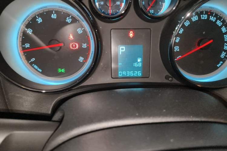 Used Buick GT 2014 XT 1.6L Automatic Fashion Edition Odometer Close Up