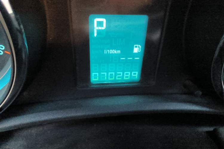 Used Buick GT 2014 XT 1.6L Automatic Fashion Edition Odometer Close Up