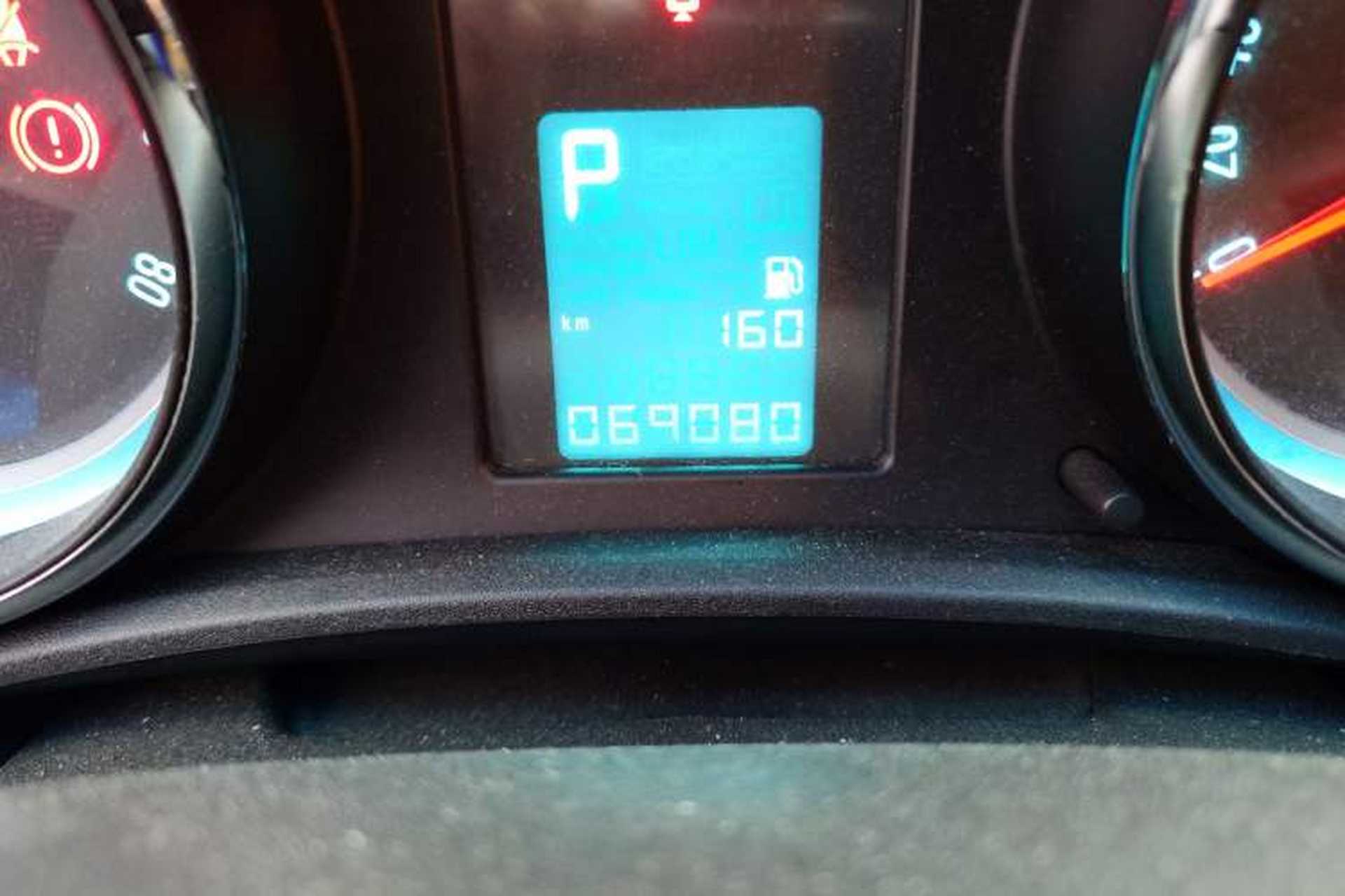 Used Buick GT 2014 XT 1.6L Automatic Comfort Edition Odometer Close Up