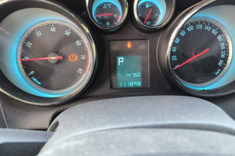 Used Buick GT 2014 XT 1.6L Automatic Fashion Edition Odometer Close Up