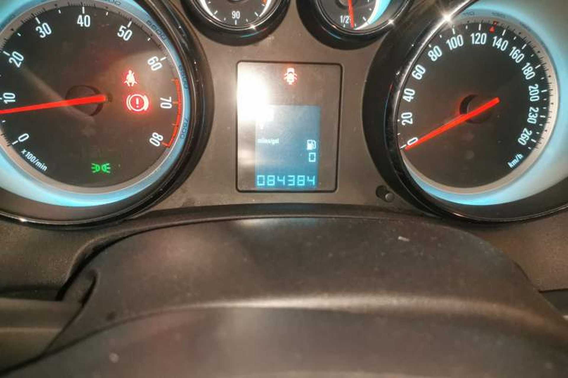 Used Buick GT 2014 XT 1.6L Automatic Fashion Edition Odometer Close Up