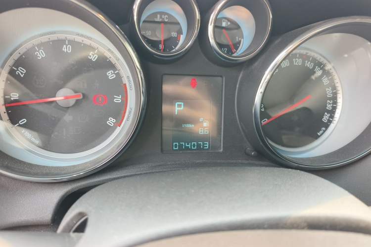 Used Buick GT 2014 XT 1.6L Automatic Fashion Edition Odometer Close Up