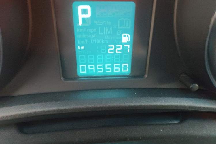 Used Buick GT 2014 XT 1.6L Automatic Fashion Edition Odometer Close Up