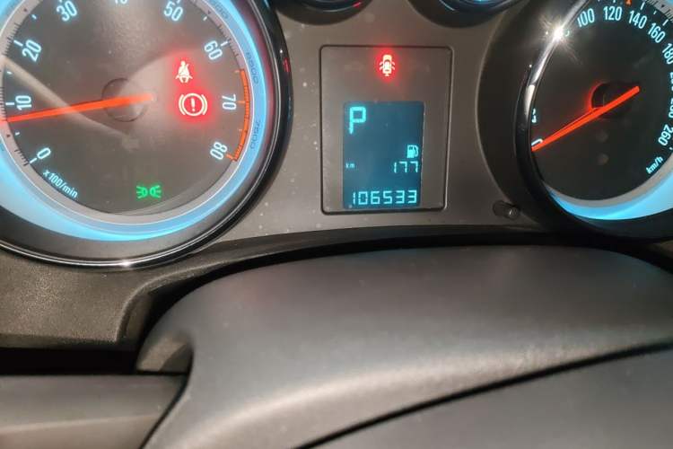 Used Buick GT 2014 XT 1.6L Automatic Fashion Edition Odometer Close Up