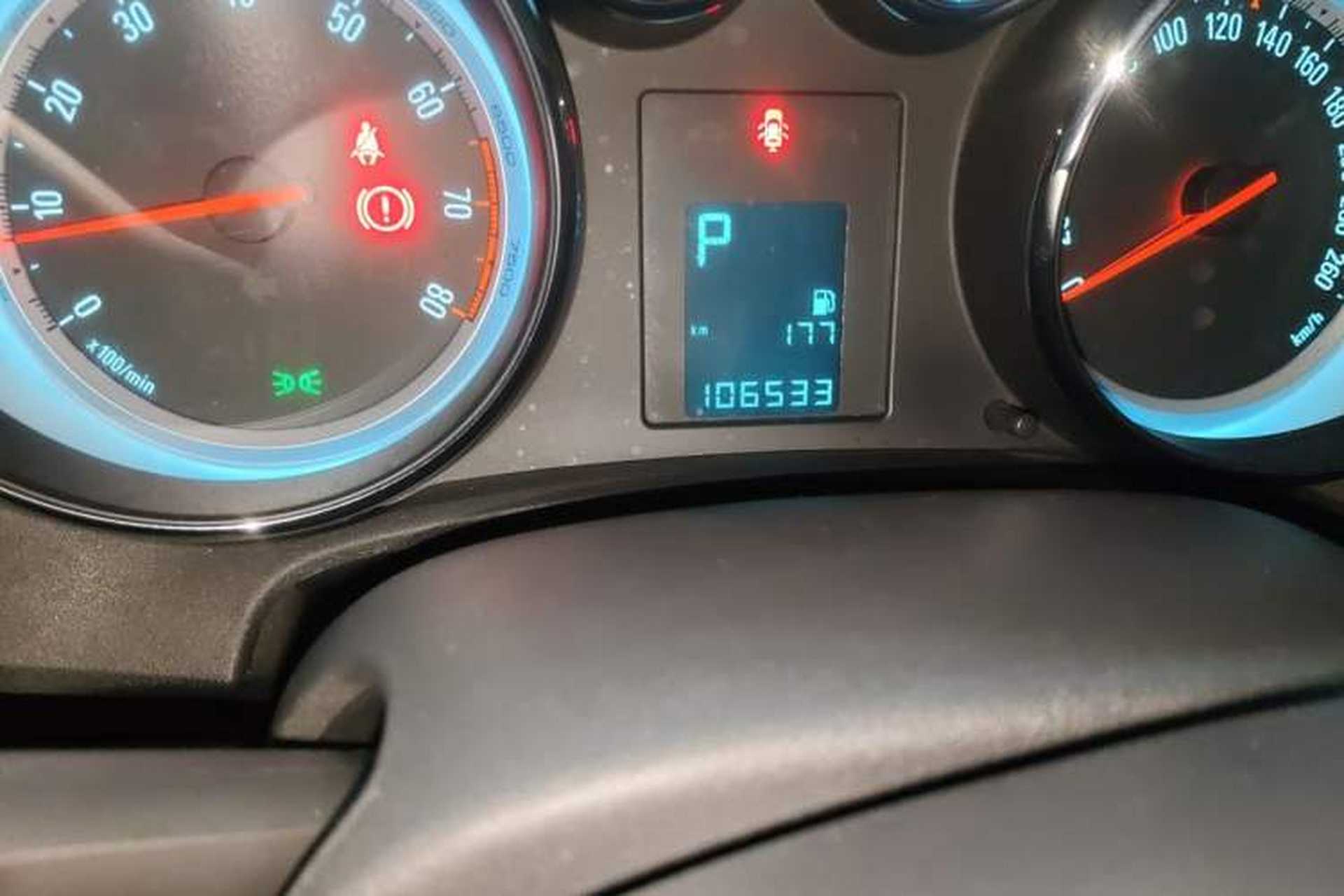 Used Buick GT 2014 XT 1.6L Automatic Fashion Edition Odometer Close Up